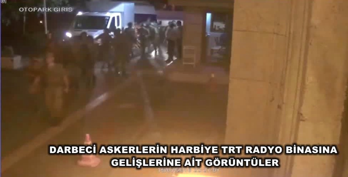 Darbeci Hainlerin TRT Radyo Binasının İşgal Etme Anı Kamerada