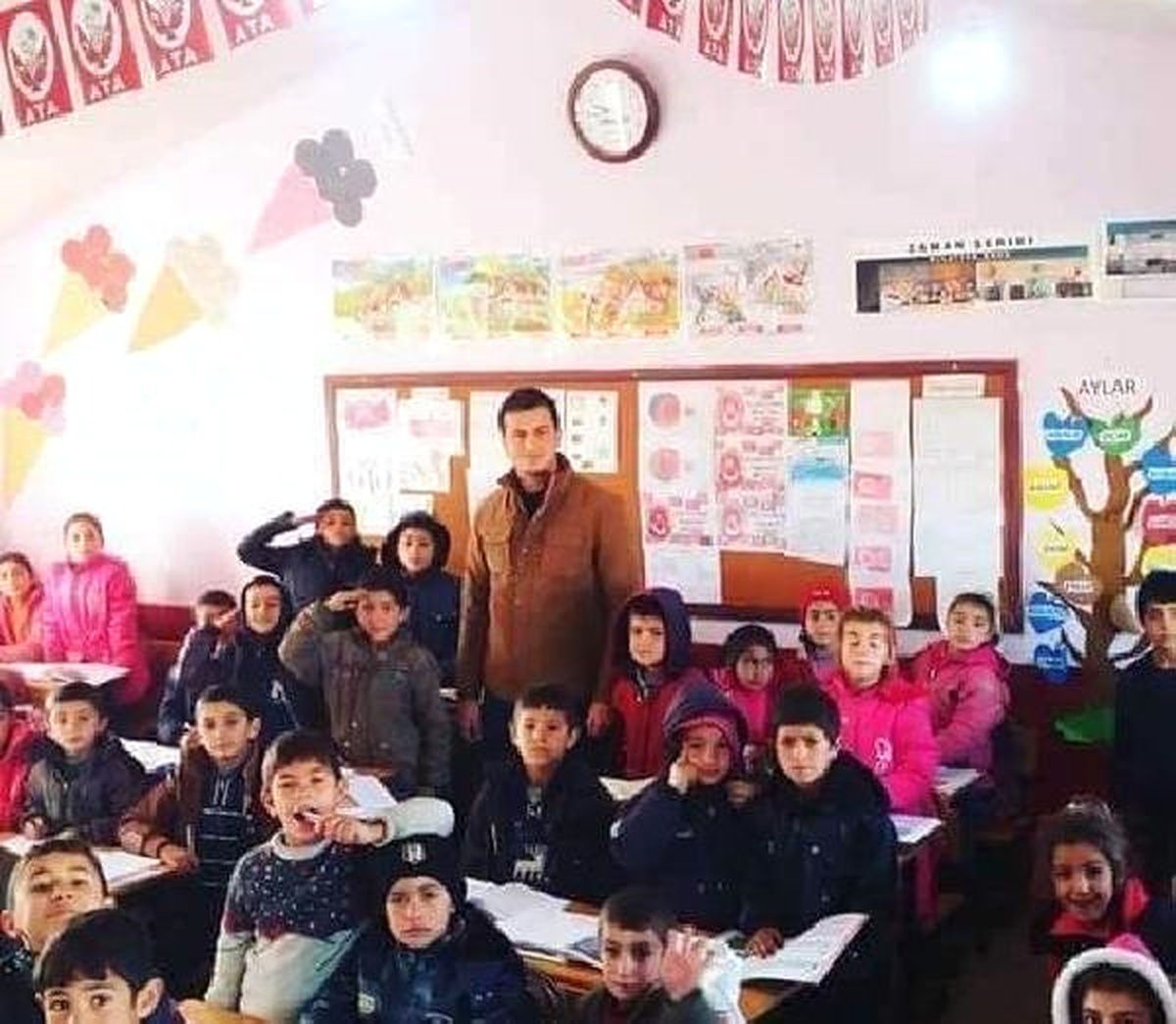 Eğitim İş: Öğretmenlerimizin Korunamıyor Olması, En Hafif Tabirle Acizliktir