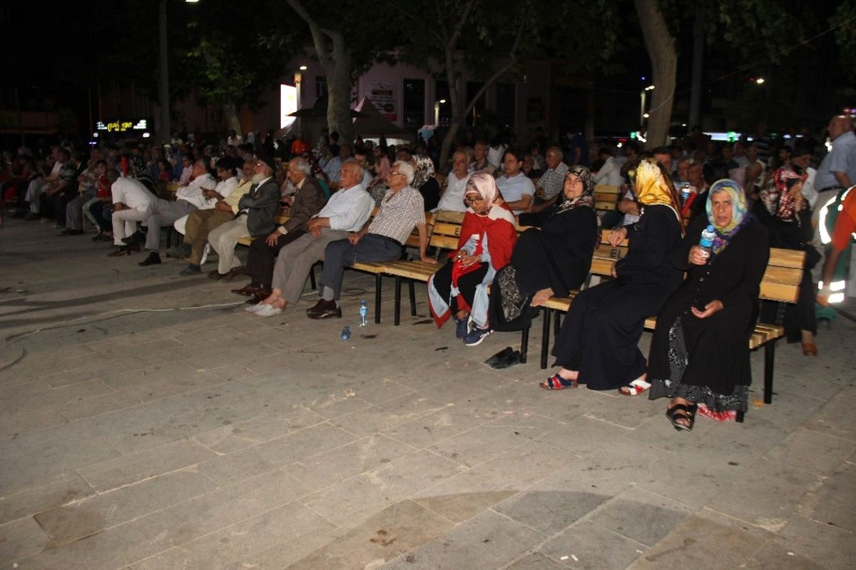 Elazığ\'da Demokrasi Nöbeti