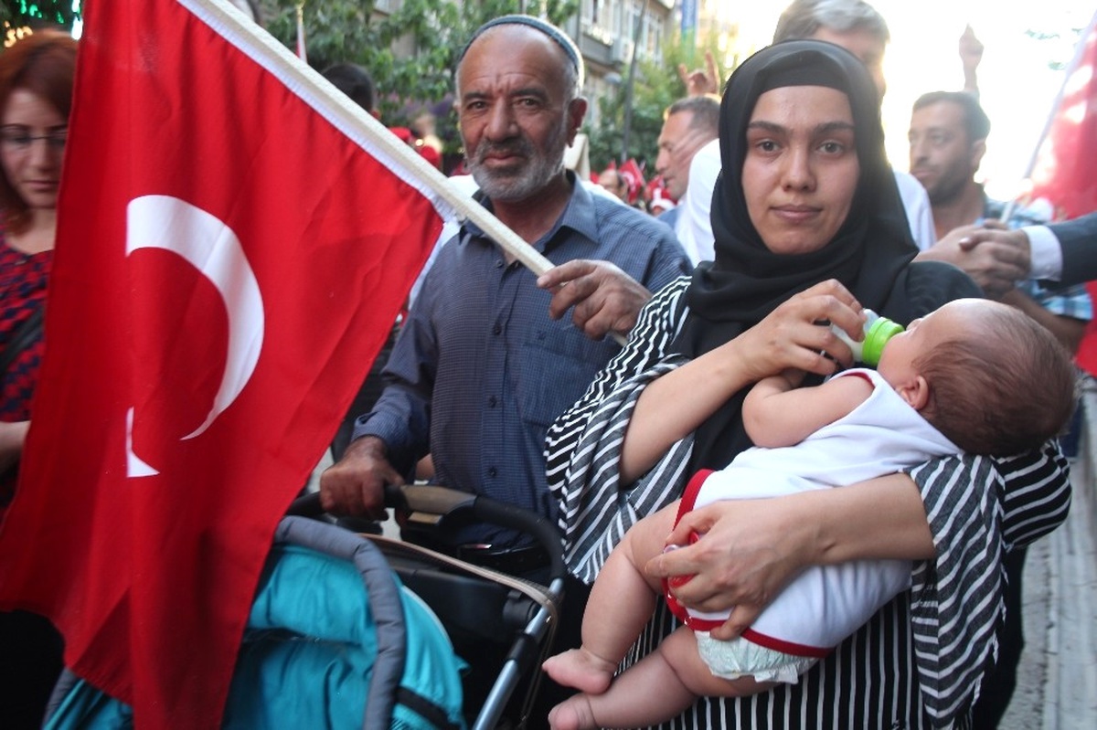 Elazığ\'da "Demokrasi ve Milli Birlik Yürüyüşü"