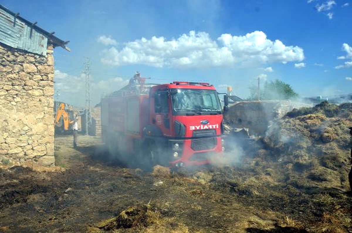Erzincan\'daki Yangında 9 Ev Etkilendi, 5 Kişi Hastanelik Oldu
