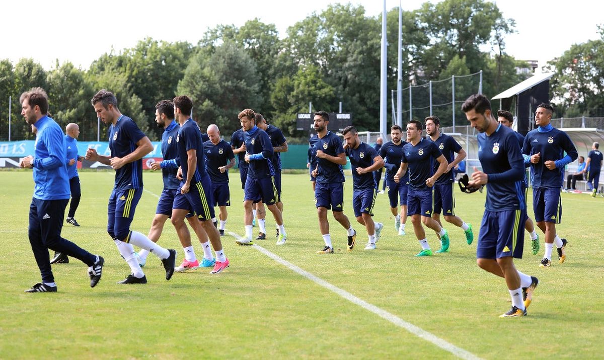 Fenerbahçe\'de Hazırlıklar Sürüyor