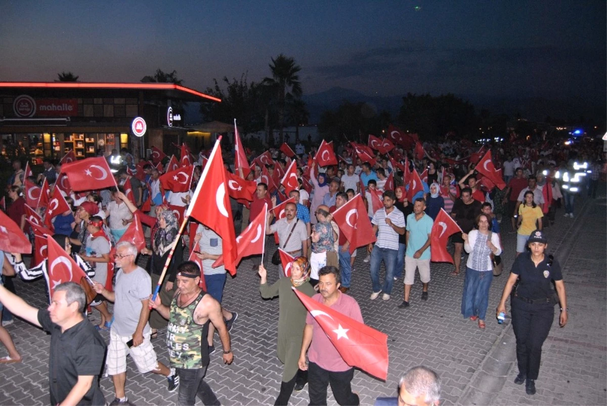 Fethiye\'de 15 Temmuz Milli Birlik Yürüyüşü