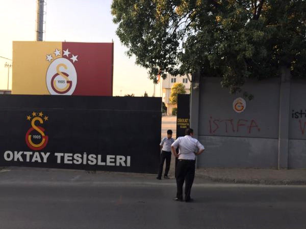 Galatasaray Taraftarının Yönetime Tepkisi Sürüyor