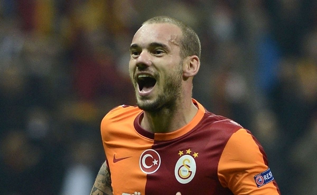 Galatasaraylı Taraftarlardan Sneijder Protestosu