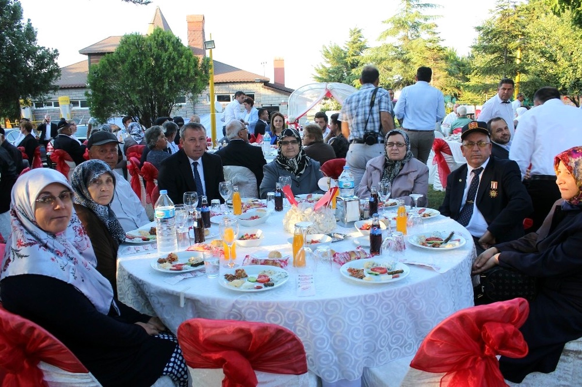 Gazi ve Şehit Yakınları 15 Temmuz Yemeğinde Buluştu