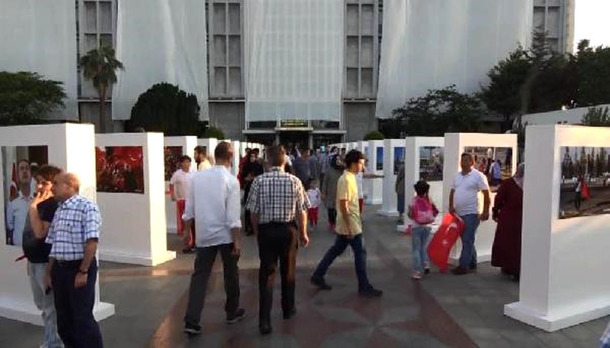 İbb Önünde Toplanmalar Başladı