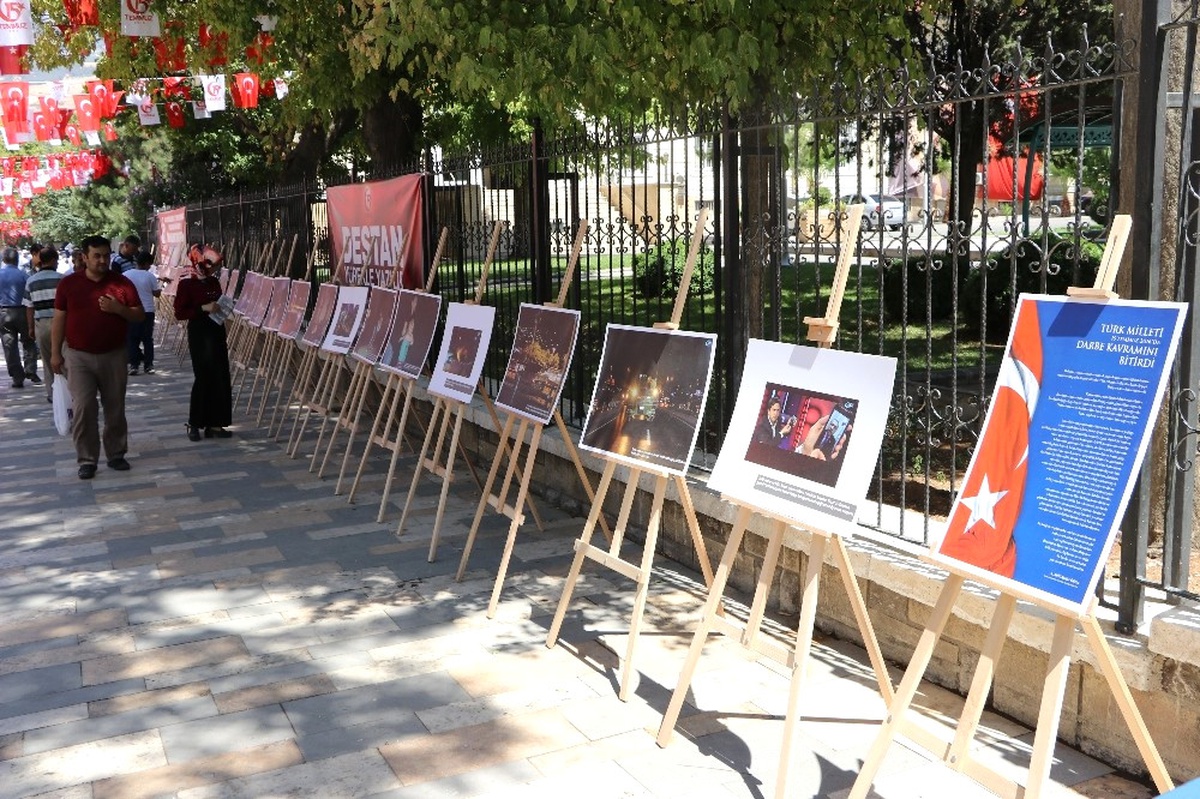 İha\'nın 15 Temmuz Fotoğraf Sergisine Yoğun İlgi