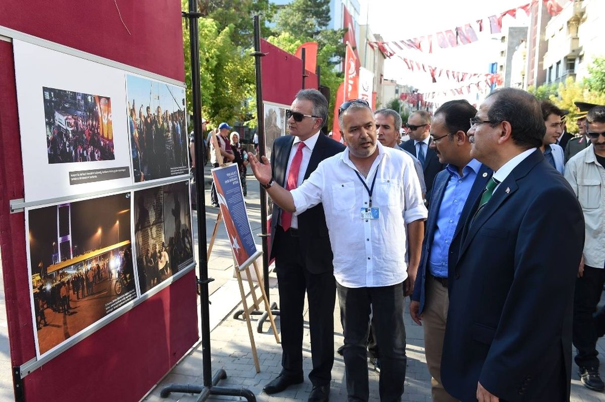 İha, Uşak\'ta 15 Temmuz Sergisini Açtı