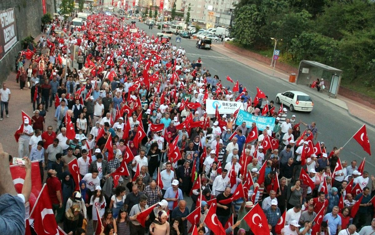 Kdz. Ereğli\'de 15 Temmuz Demokrasi Yürüyüşüne Binlerce Kişi Katıldı