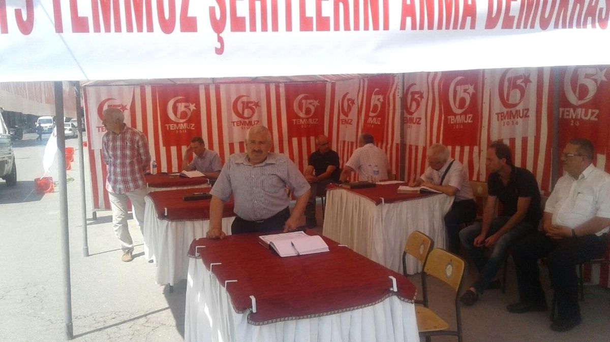 Kırklareli\'nde 15 Temmuz Anı Defteri Çadırı Kuruldu