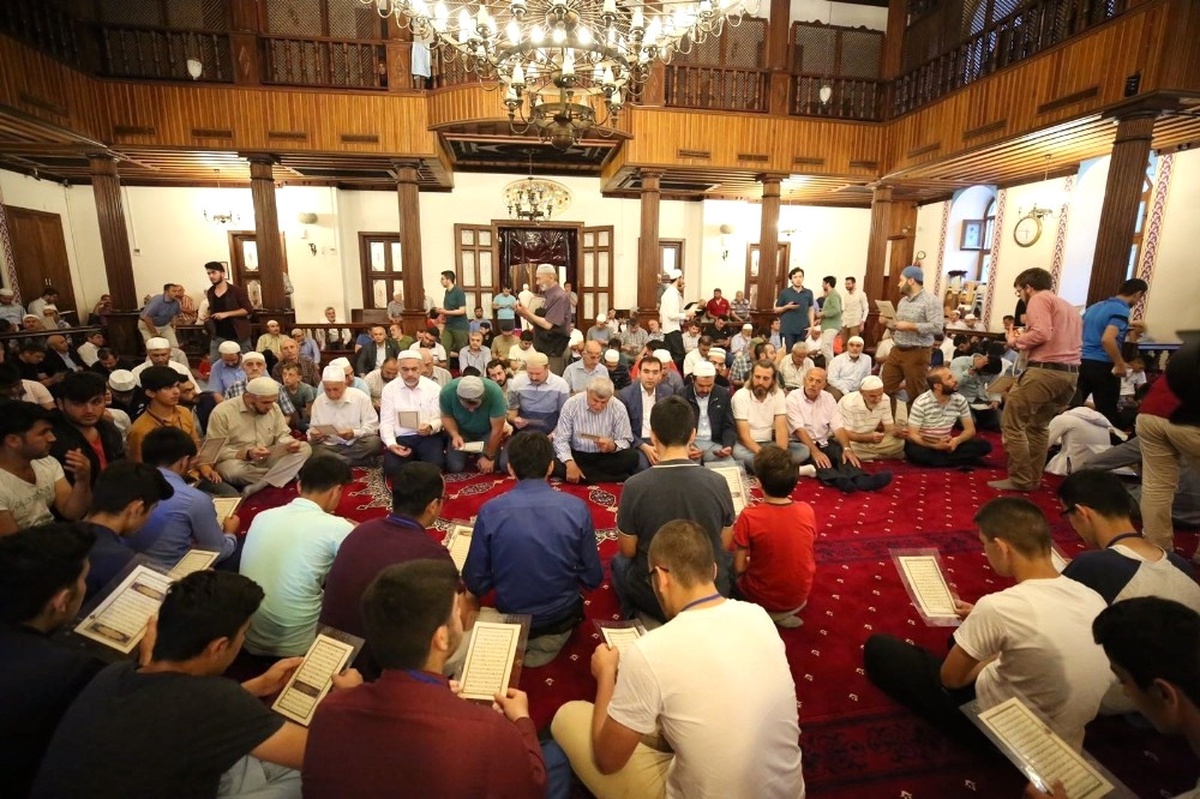 Kocaeli\'de 249 Hafızla Sabah Namazı Kılındı