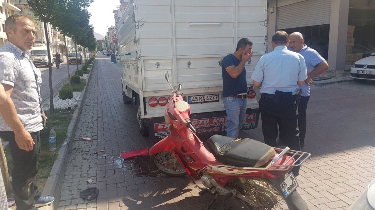 Kula\'da Motosiklet Kazası: 1 Yaralı