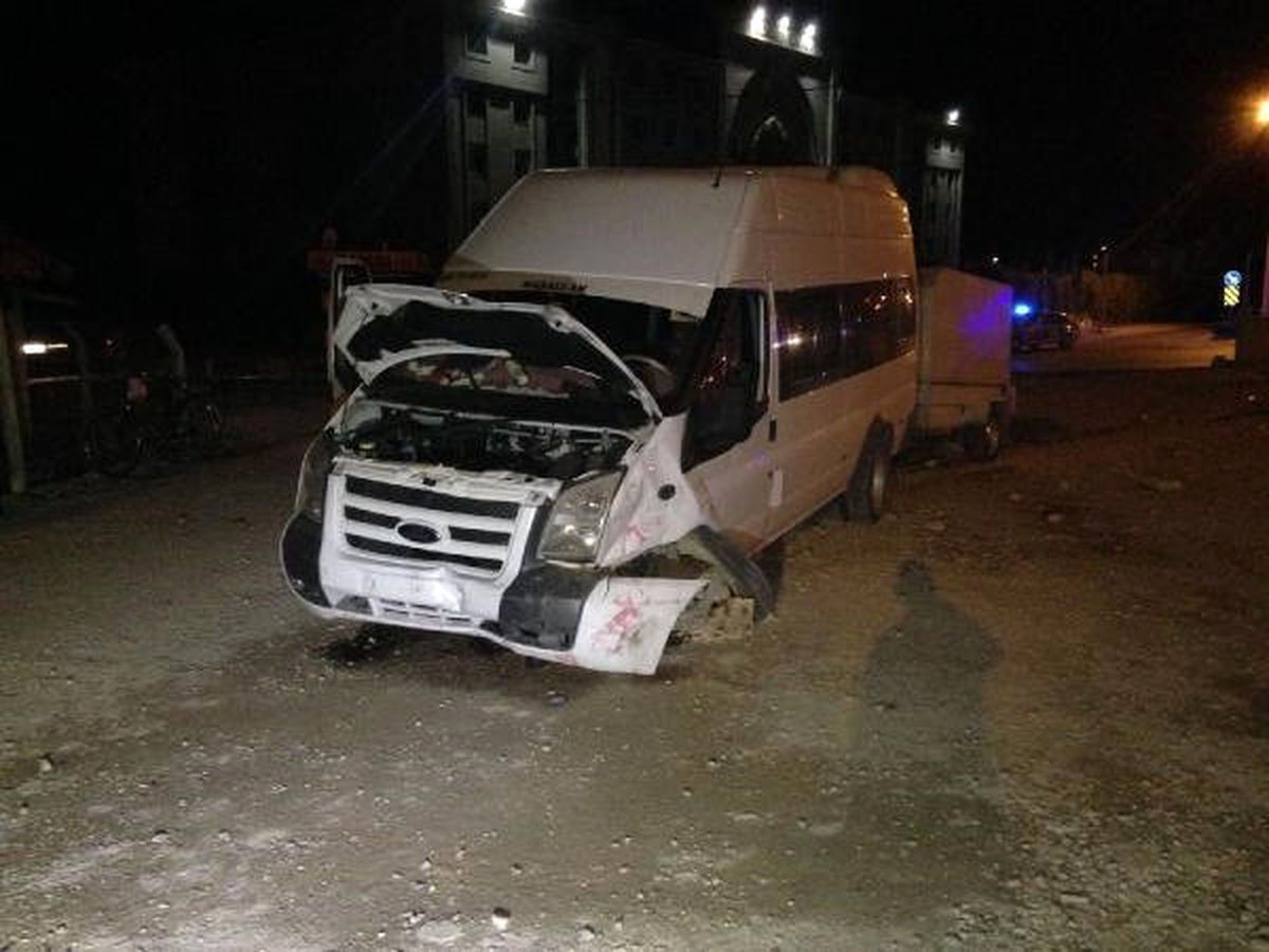 Minibüs ile Otomobil Çarpıştı: 7 Yaralı