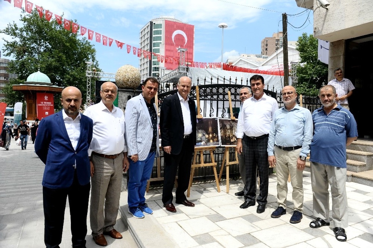 O Gecenin Simge Fotoğrafları 15 Temmuz Demokrasi Meydanı\'nda Sergileniyor