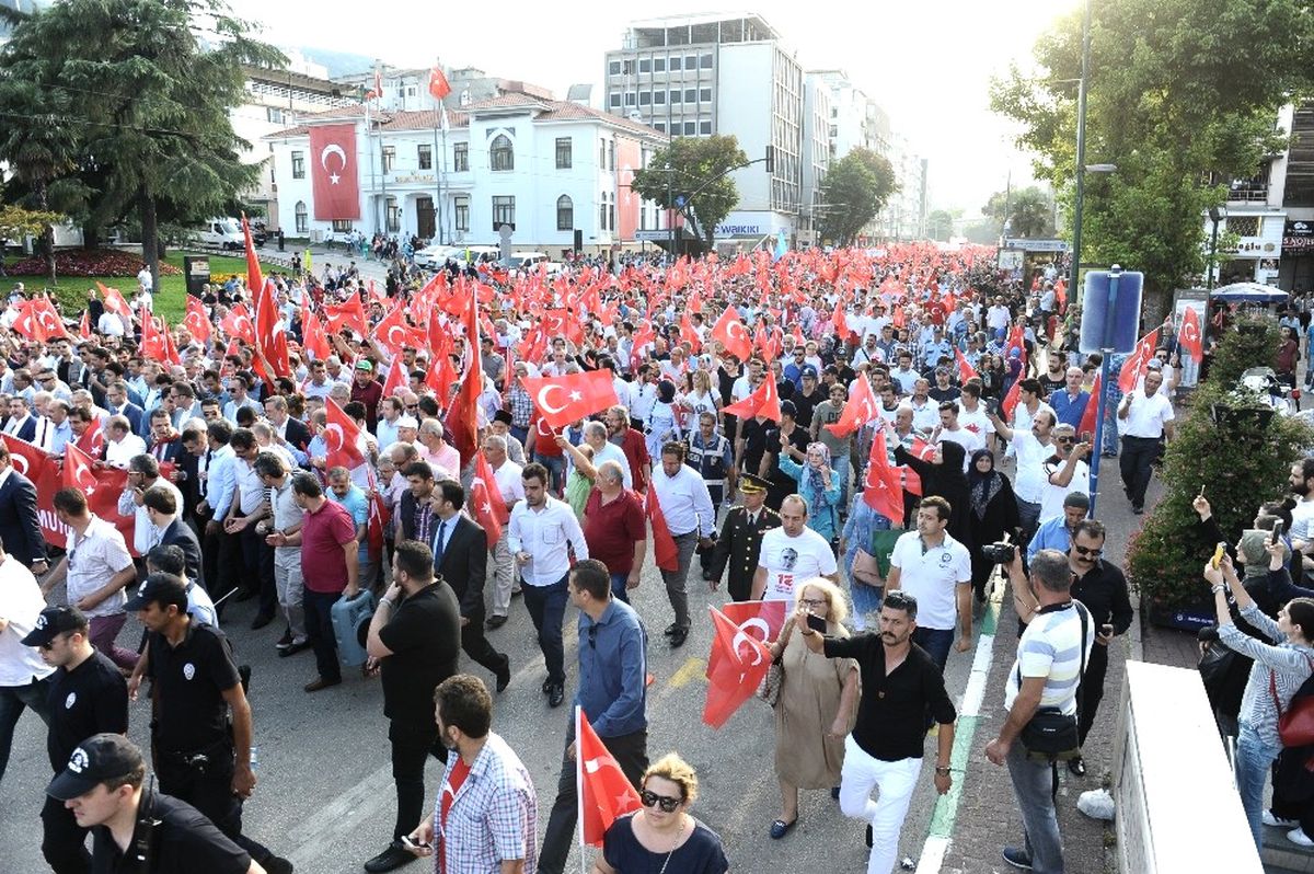 On Binler Bayrak Yürüyüşünde Buluştu
