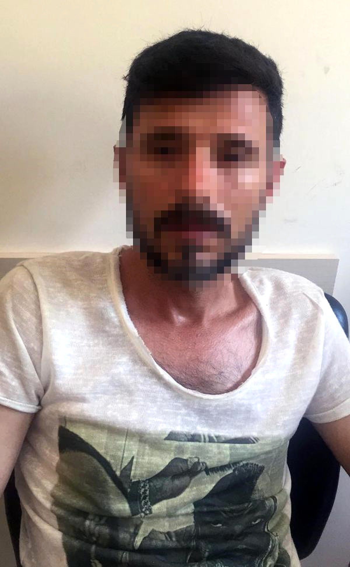 Parkta Turistlere Uyuşturucu Sattığı İddiasıyla Yakalandı