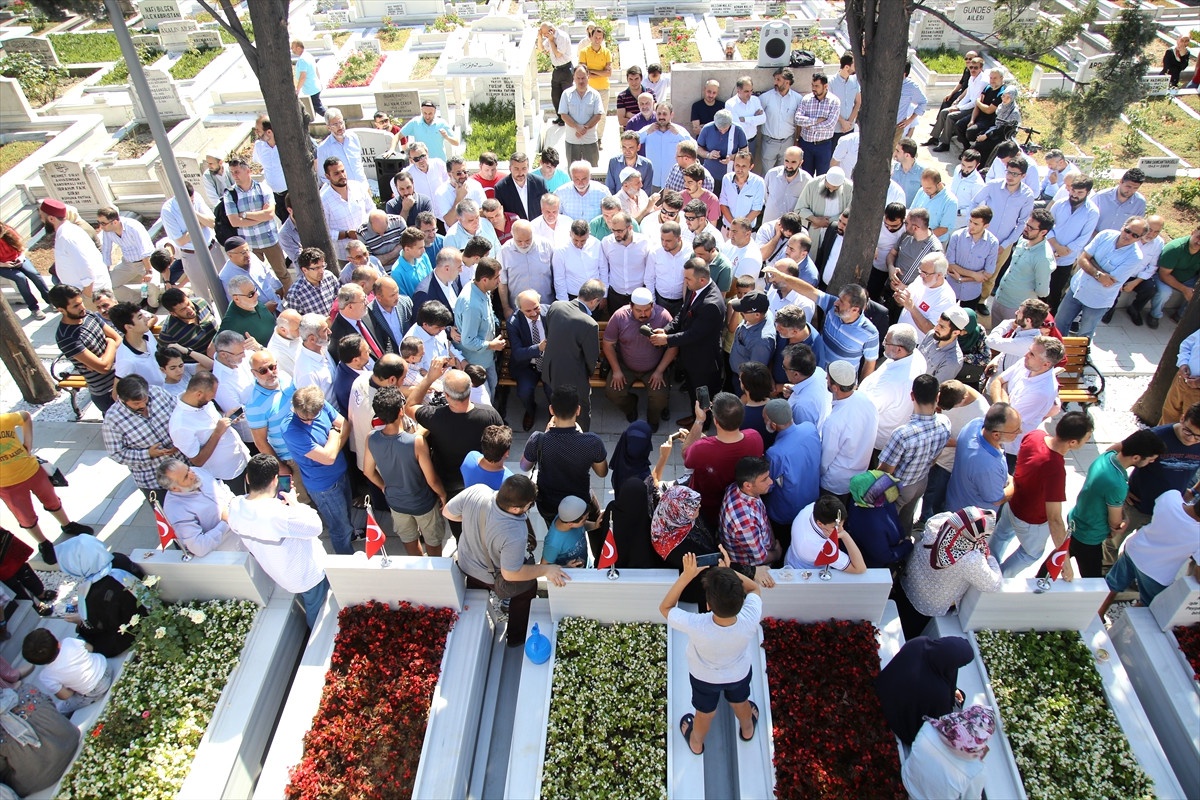 Saadet Partisi\'nden 15 Temmuz Şehitliğine Ziyaret