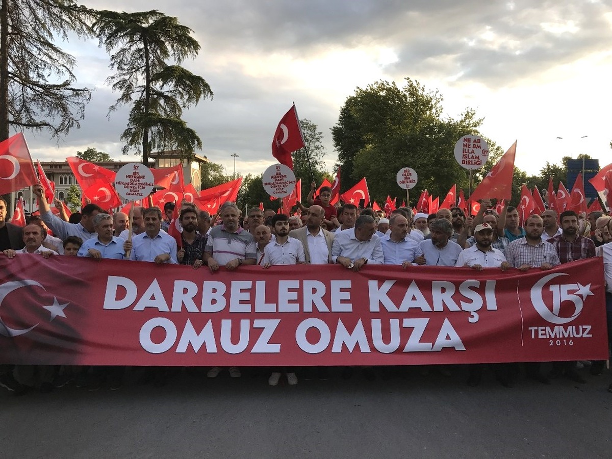 Sakarya\'da Büyük Milli İrade Yürüyüşü Binlerce Kişinin Katılımıyla Gerçekleşti