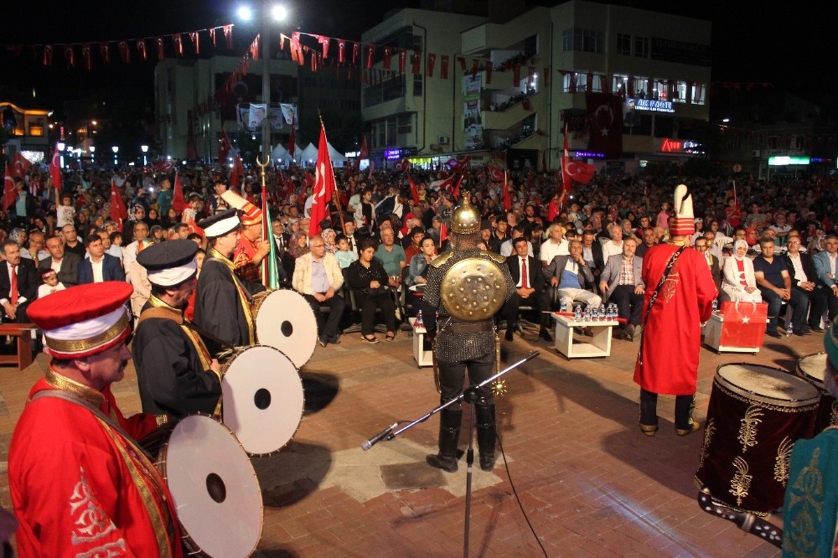 Tavşanlı\'da 15 Temmuz Demokrasi Zaferi ve Şehitleri Anma Günü