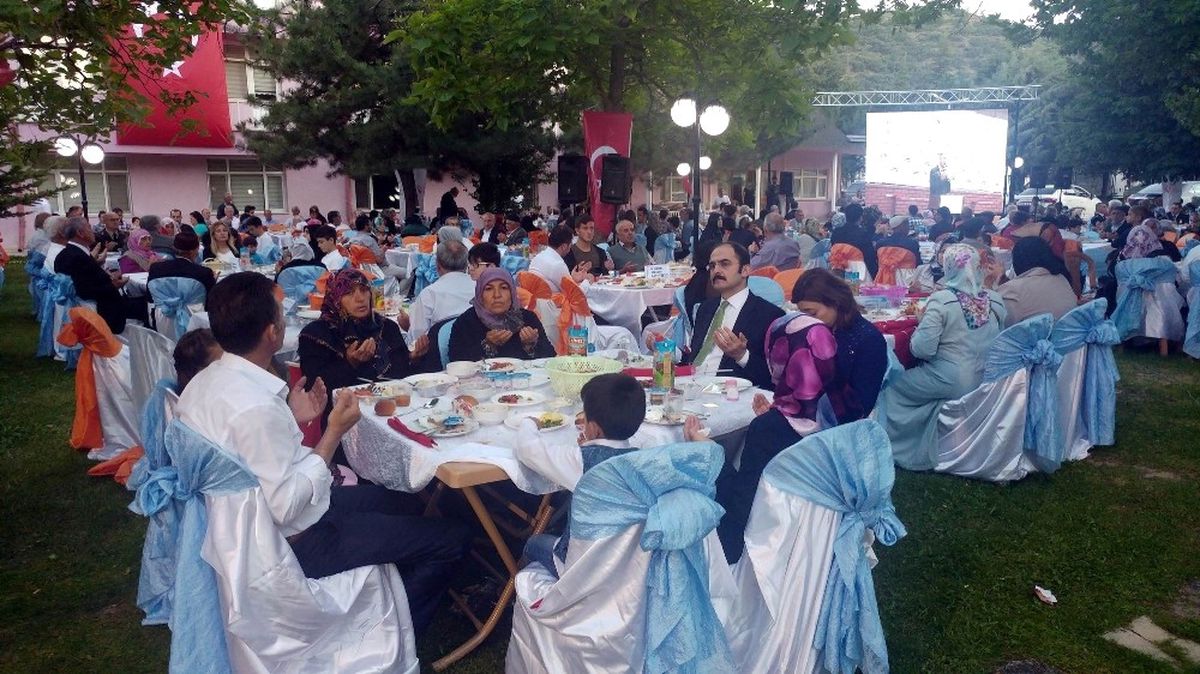 Tokat Valiliği Tarafından Şehit Aileleri ve Gaziler Onuruna Yemek Verildi