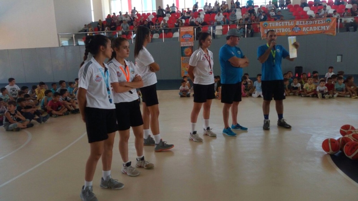 Turgutlu\'da Belediyespor Basketbol Akademi\'ye Yoğun İlgi