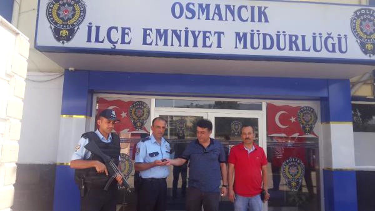 Uçamayan Ebabil Kuşunu Polise Teslim Etti