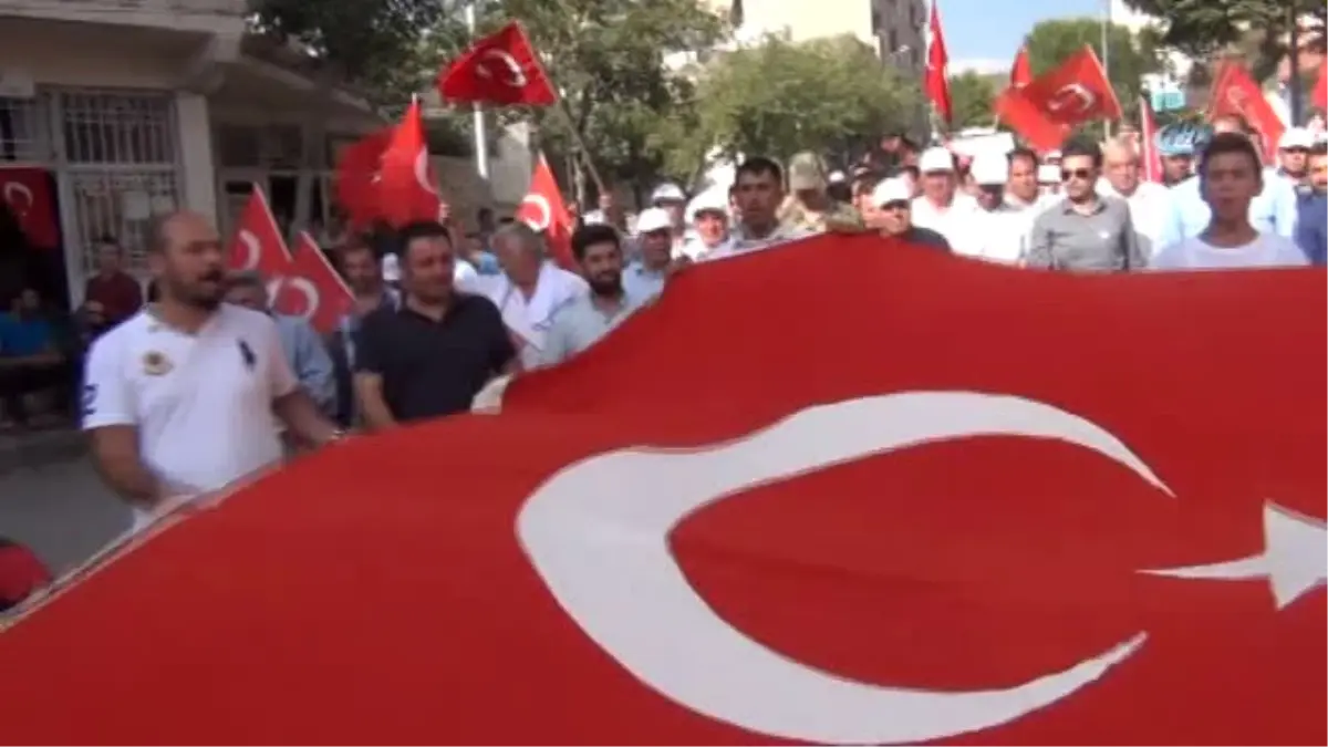 Yeşilli\'de Millet 15 Temmuz Zaferi İçin Yürüdü