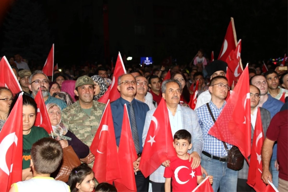 15 Temmuz\'un Yıldönümünde Akşehirliler Demokrasi Nöbeti Tuttu