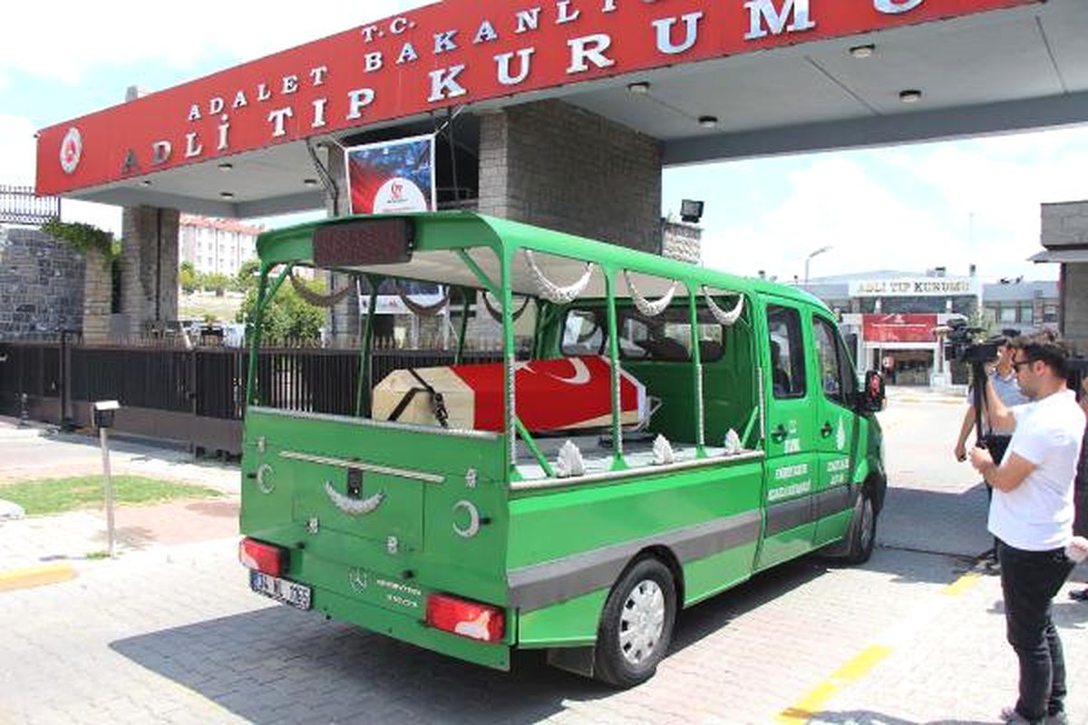 2 Çocuk Babası Şehit Polisin Cenazesi Adli Tıp Kurumu\'na Getirildi