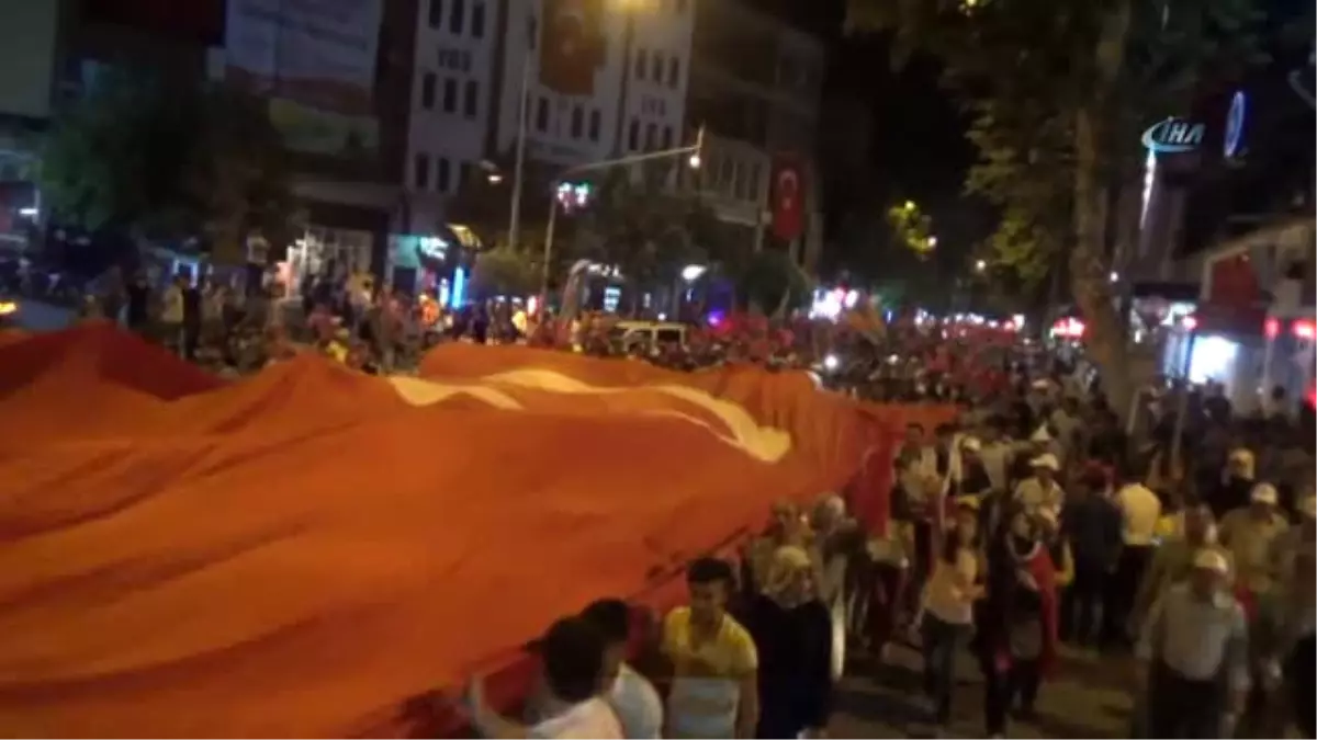 Adıyaman\'da On Binler Meydanlara Koştu