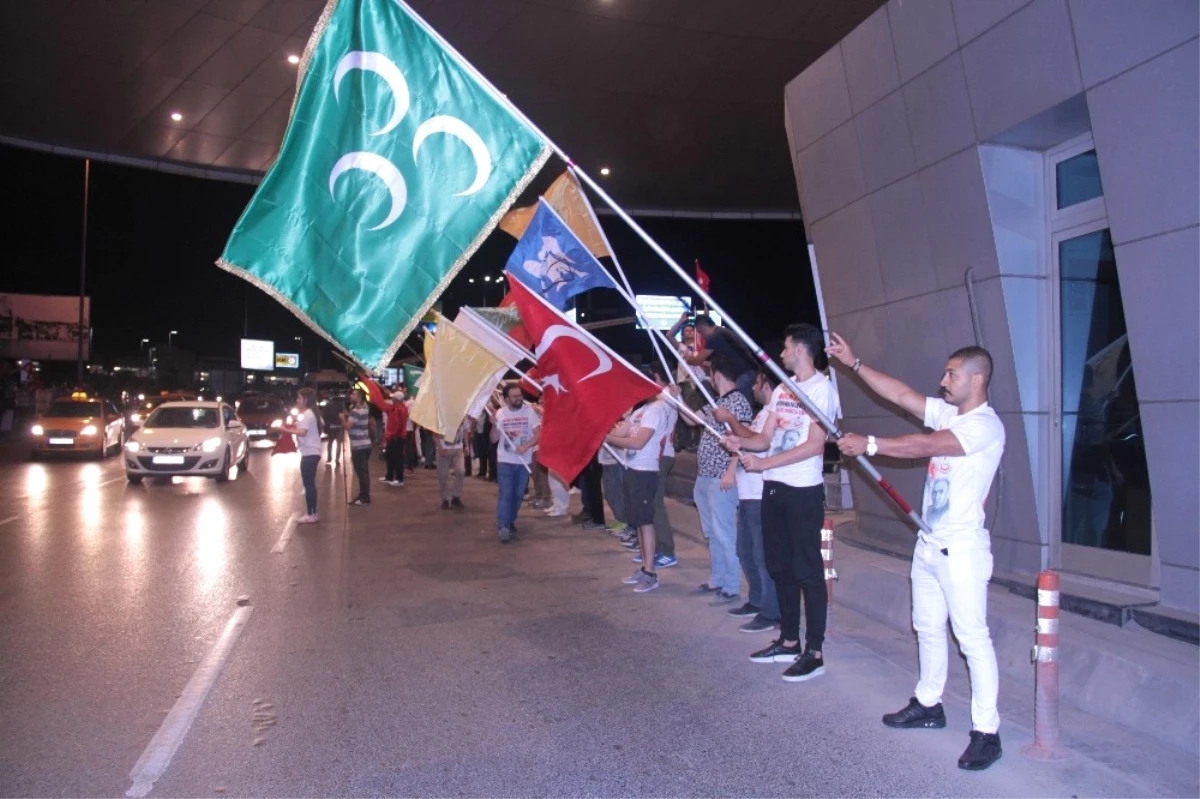 Atatürk Havalimanında Çadırlı Demokrasi Nöbeti