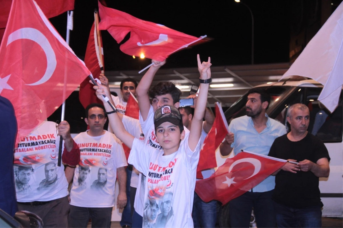 Atatürk Havalimanında Çadırlı Demokrasi Nöbeti