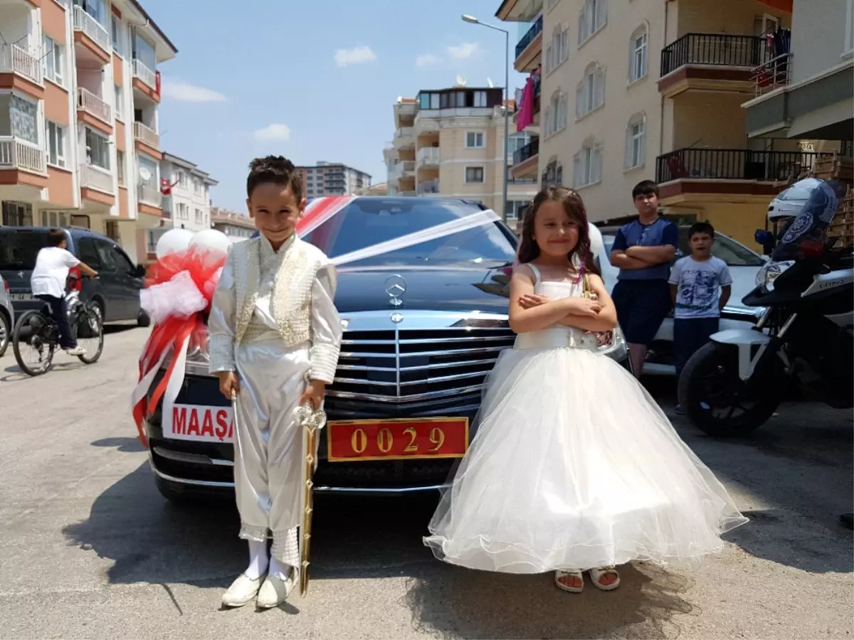 Bakan Işık\'ın Makam Aracı, Şehit Oğlunun Sünneti Için Süslendi