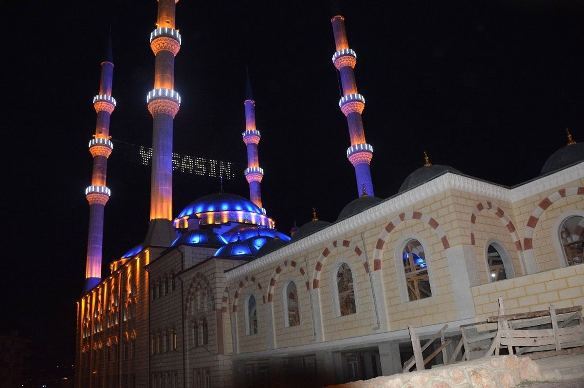 Bilecik\'te Tüm Camilerde Sala Okundu