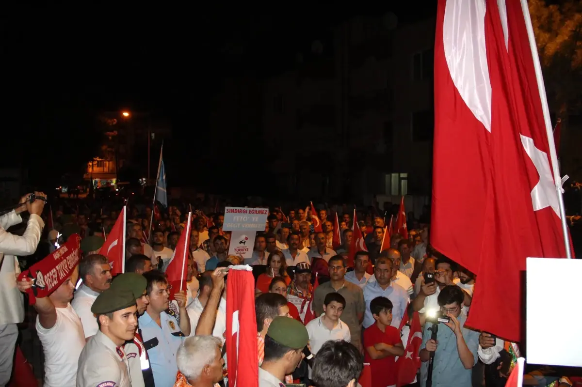 Binlerce Vatandaş Şehitler Anısına Düzenlenen Kortejde Buluştu