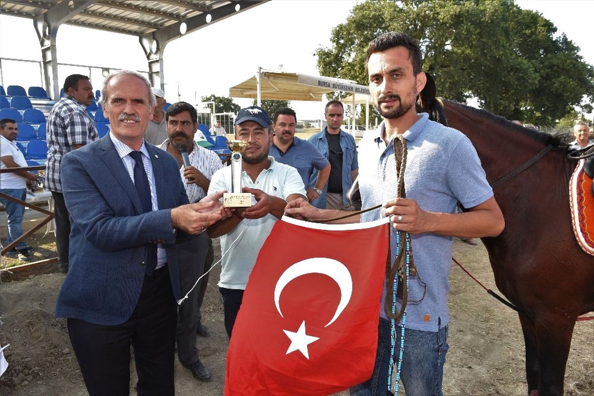 Bursa\'da Rahvan Atları 15 Temmuz Anısına Yarıştı