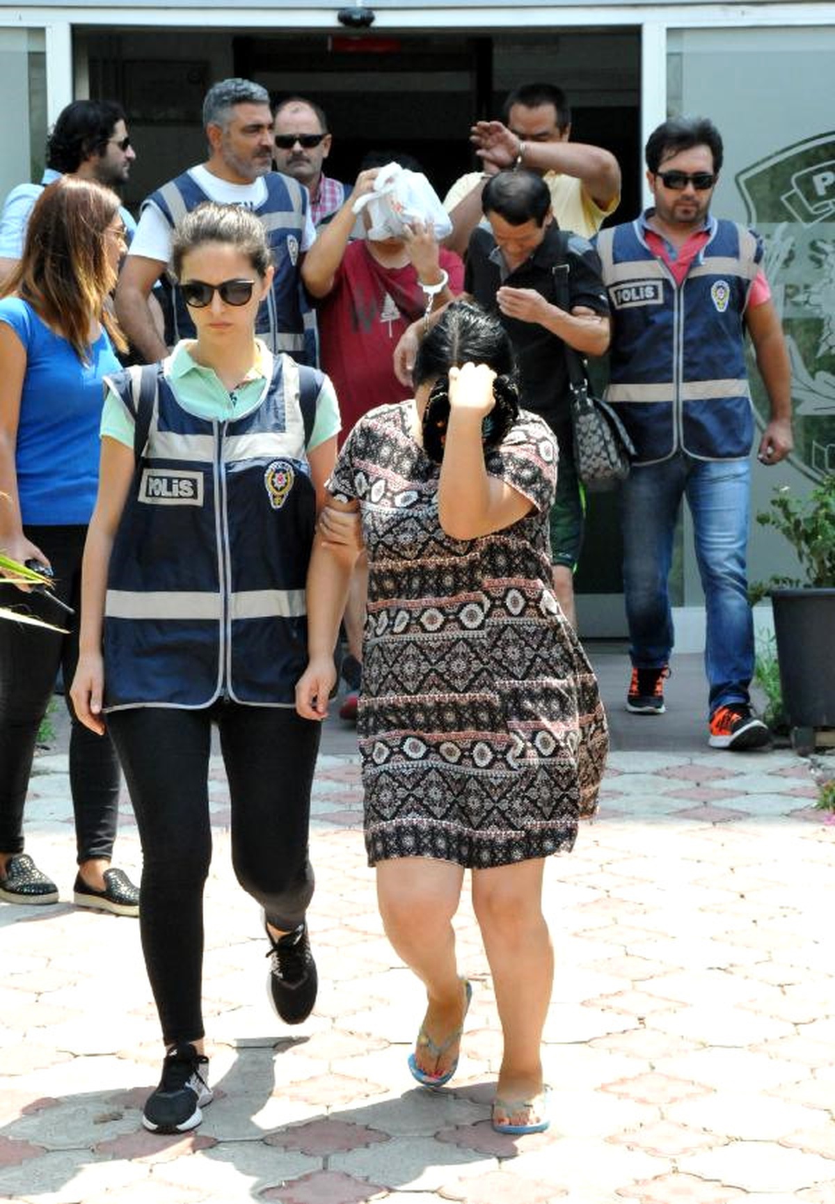 Çin\'den Gelip, Taylandlılar\'a Fuhuş Yaptıran Çete Çökertildi