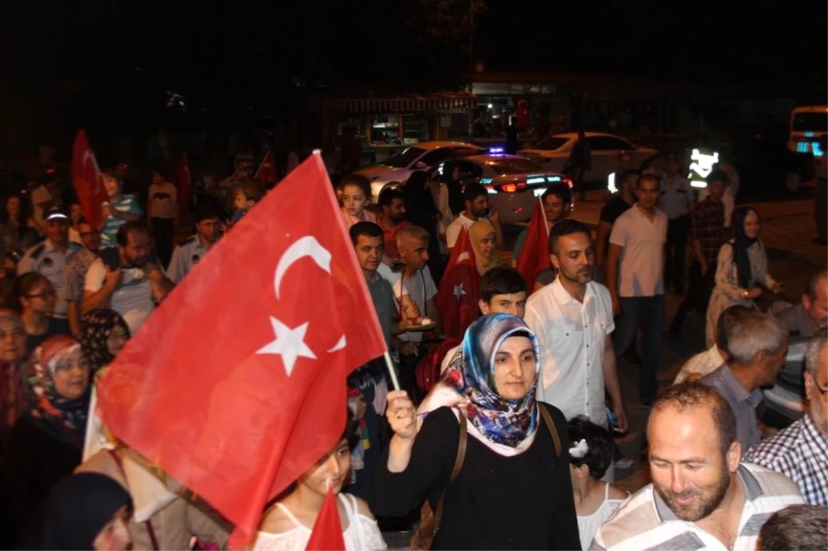 Demokrasi Nöbetine Osmaneli Halkı Büyük İlgi Gösterdi