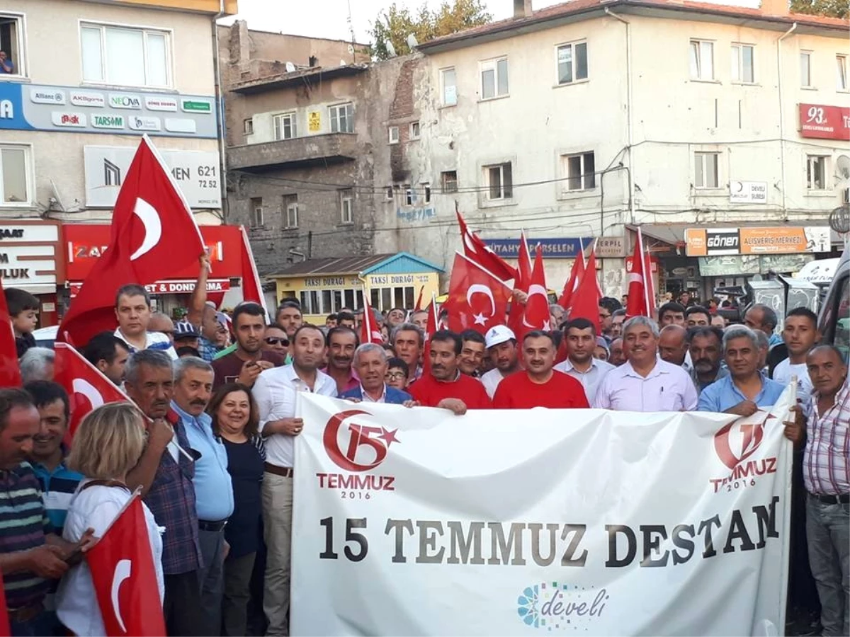 Develi\'de 15 Temmuz İçin Anma Yürüyüşü Yapıldı