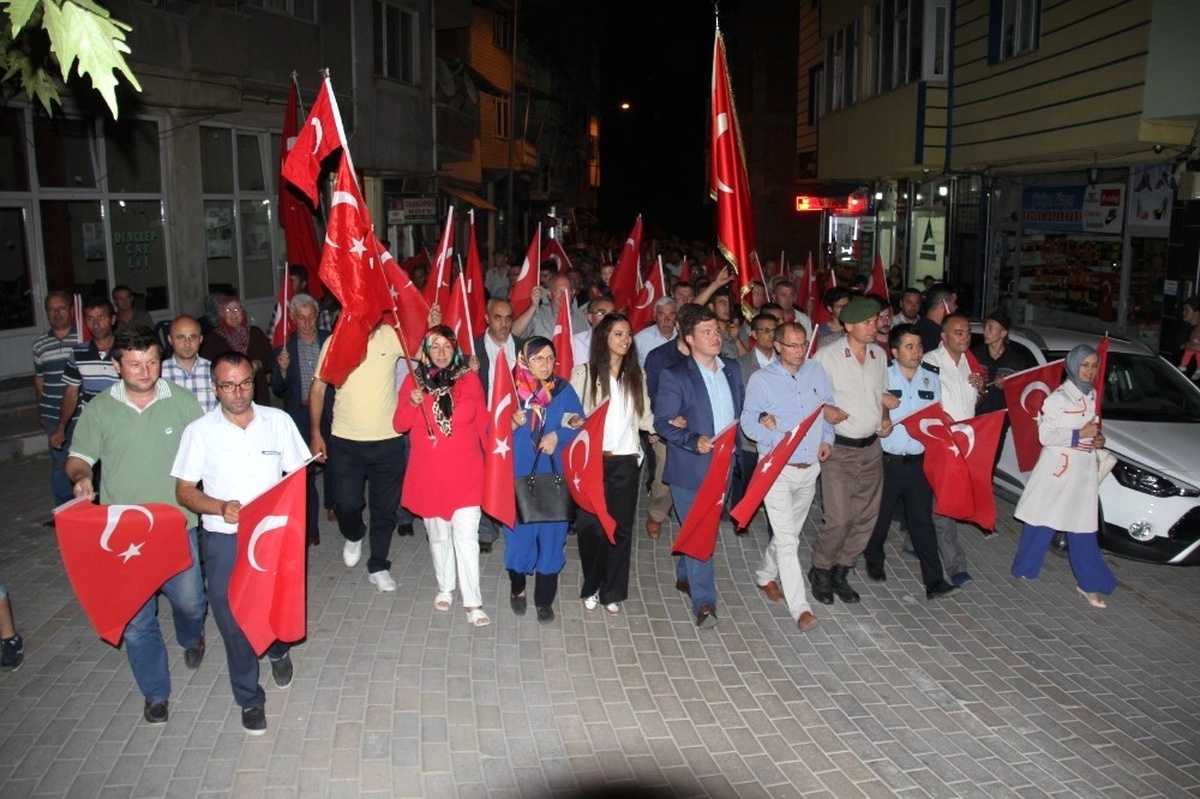 Domaniç, 15 Temmuz Demokrasi Zaferi ve Şehitleri Anma Günü\'nde Tek Yürek