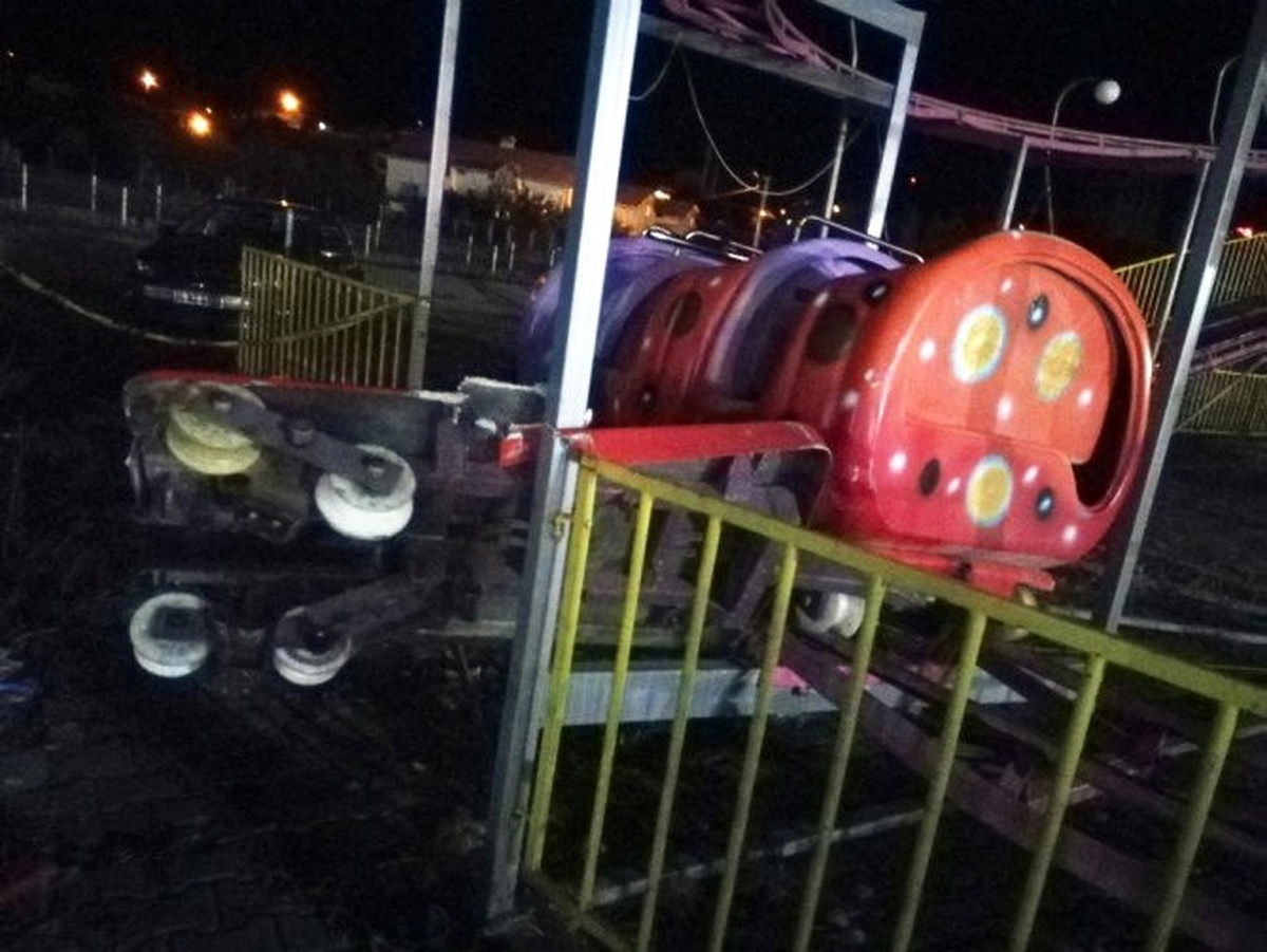 Düzeltme) Lunapark\'da Feci Kaza: 1 Ölü, 1\'i Ağır 3 Yaralı