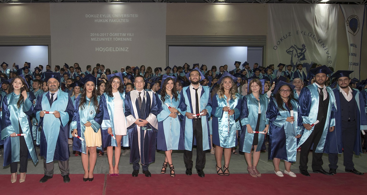 Eğitim Aşığı Akademisyen Yedinci Kez Kep Attı