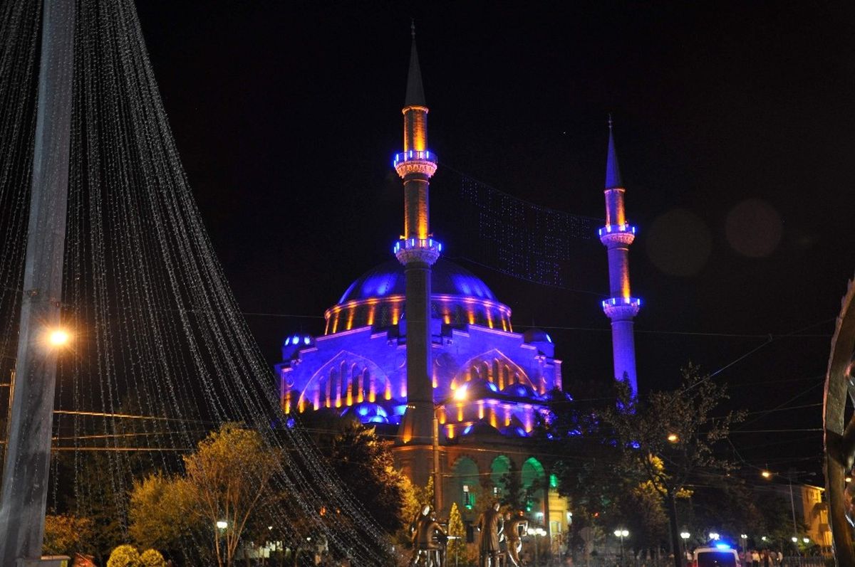 Eskişehir\'de Tüm Camilerde Sala Okundu