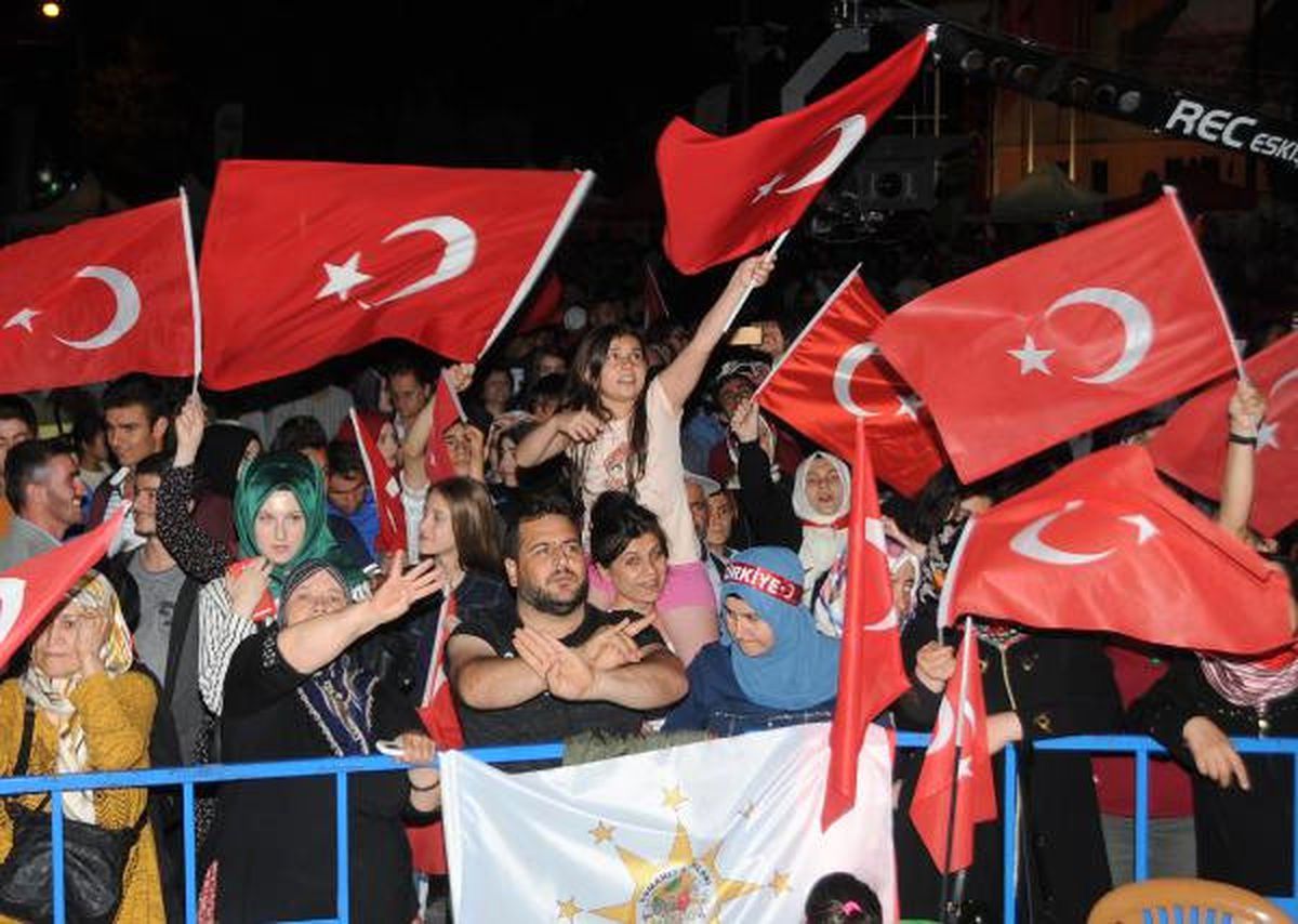 Eskişehir\'de Vilayet Meydanı\'nda 15 Temmuz Etkinliği (2)