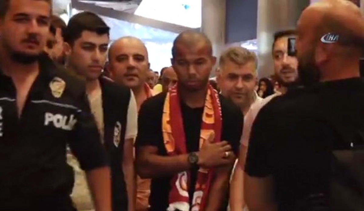 Galatasaray\'ın Yeni Transferi Mariano, İstanbul\'da