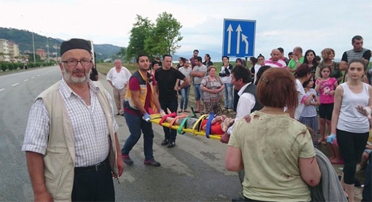 Giresun\'da Trafik Kazası: 23 Yaralı