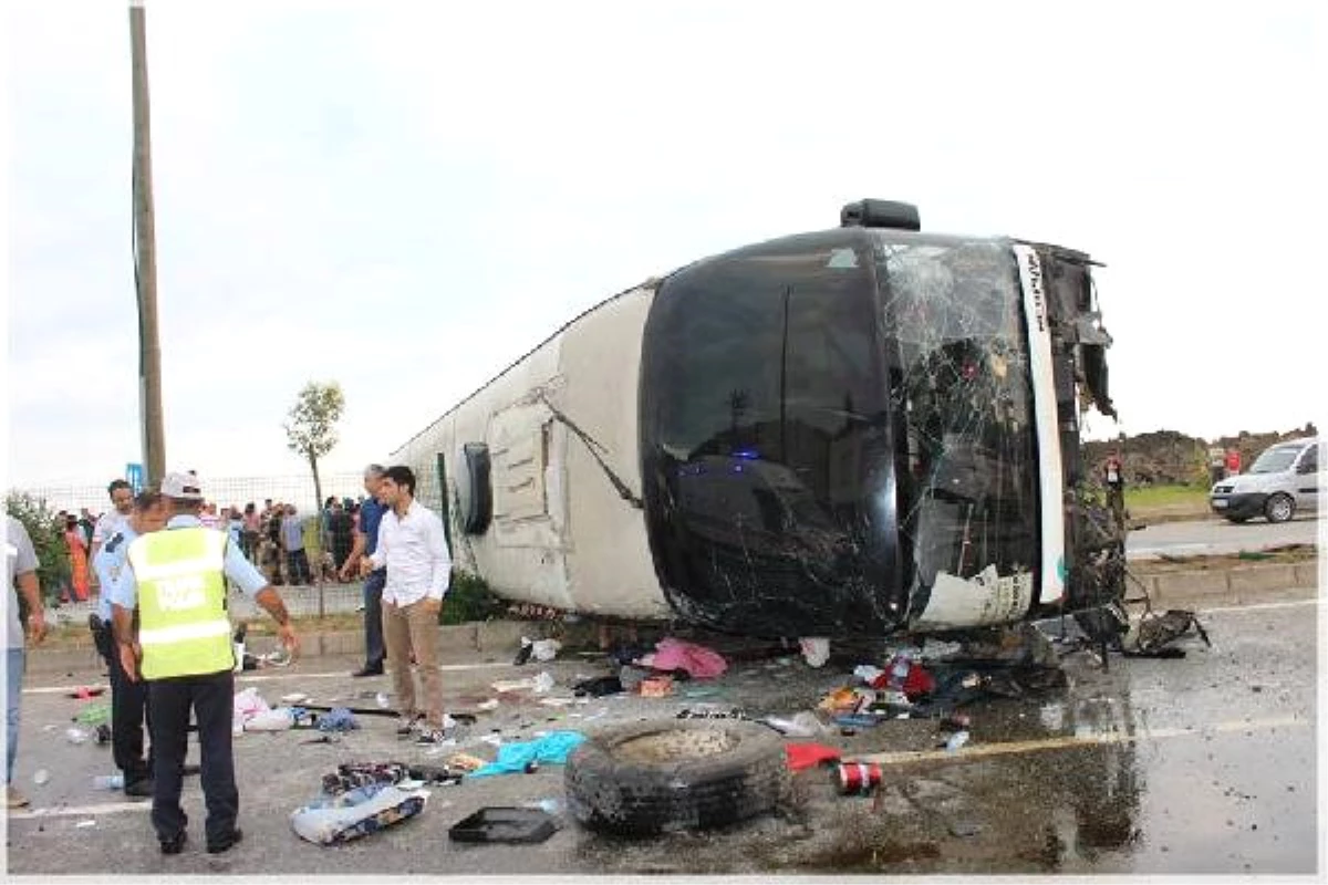 Gürcü Otobüsü Devrildi: Çoğu Çocuk 38 Kişi Yaralandı