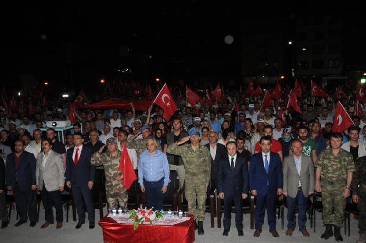 Hakkari\'de 15 Temmuz Yürüyüşü
