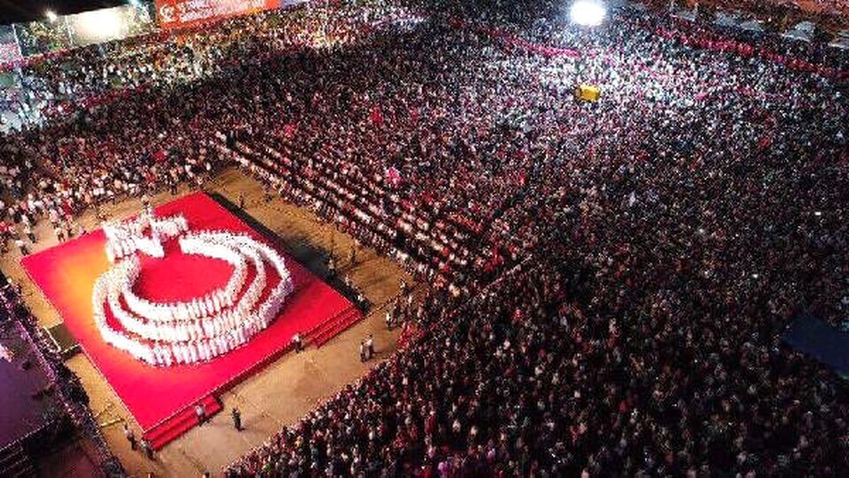 İzmit\'te 249 Hafızla Ay Yıldız Oluşturuldu
